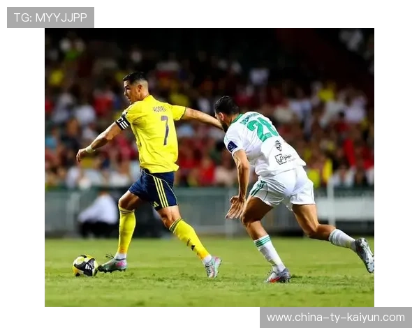 热刺角球混战造就机会，罗梅罗捅射破局