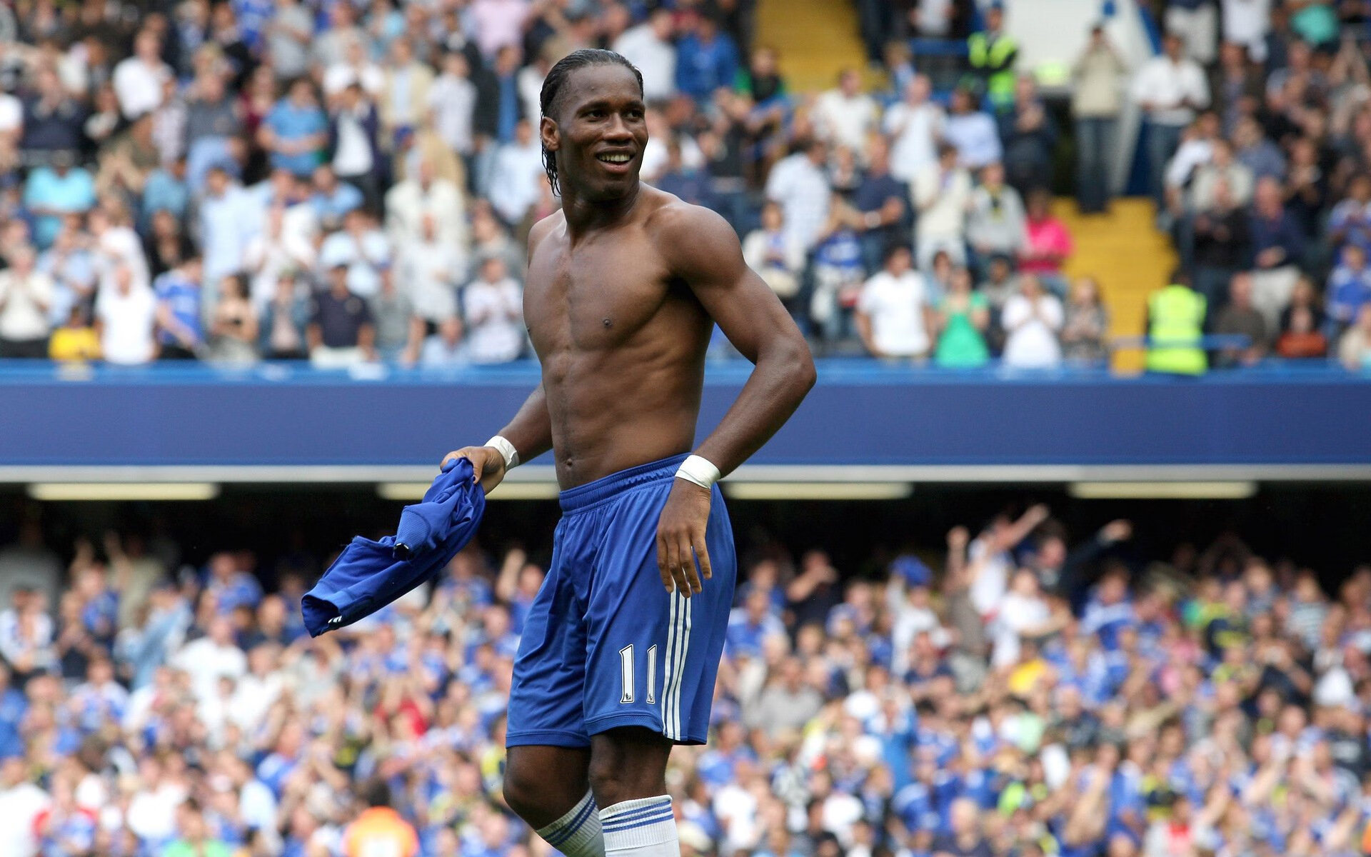 “柔性缓冲跑道”小学操场试用 学生摔倒受伤率明显下降